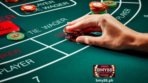 Ang baccarat ay isa sa mga pinakapaboritong laro sa mga pisikal at online na casino, na may ilang mga bersyon na magagamit.